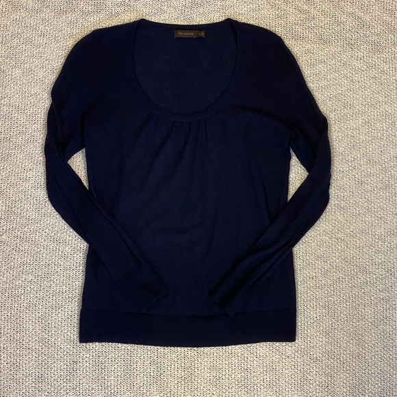 ✰ 2 vintage the limited scoop neck sweaters in gray and navy ✰ - Picture 5 of 7